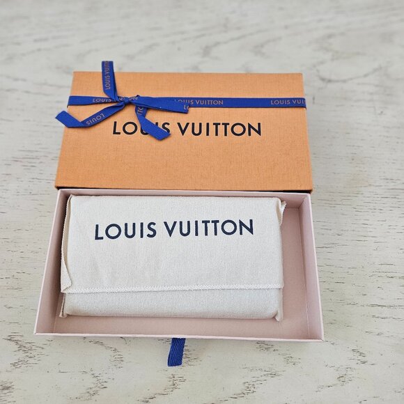 Brand New Authentic Louis Vuitton Sarah NM3 M. Reverse Wallet Mono, Brown - Picture 3 of 16